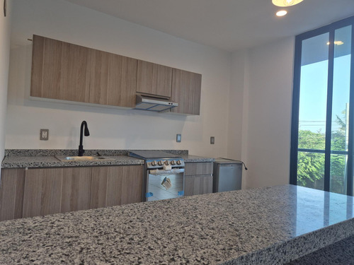Playa De Vacas, Departamento En Venta En 1er Nivel Con Alberca.