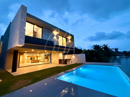Casa En Venta En Cancun En Lagos Del Sol