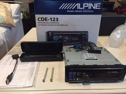 Autoestéreo Alpine CDE-123 con USB