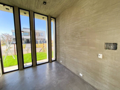 Imagen 12 de 30 de Venta Casa 6 Amb. Piscina El Cantón Barrio Golf!