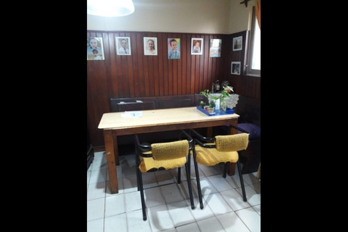 Chalet En Venta En Castelar