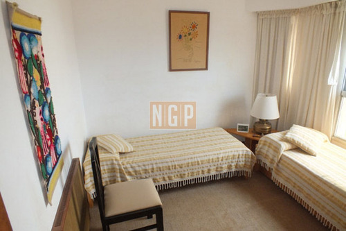Apartamento En Lindisima Zona A Pasos De Punta Shopping - Ref: 4931
