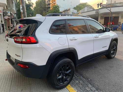 Imagen 4 de 12 de Jeep Cherokee Trailhawk 3.2 V6 270cv At9