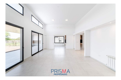 Imagen 2 de 30 de Casa En Cañuelas Country Golf. 3 Dorm. Venta