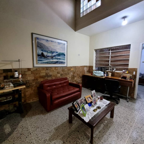 En Venta Casa En Urb San Miguel Maracay / Js0214