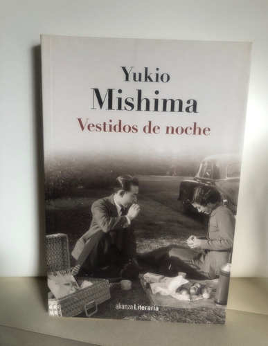 Libro Vestidos De Noche- Yukio Mishima-  Alianza Literaria