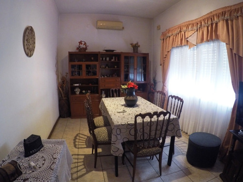 Imagen 3 de 14 de Casa Multifamiliar C/parque. Venta