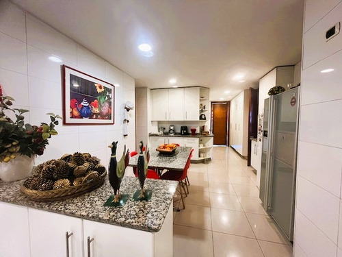 Venta, Impecable, Vistas Despejadas, Tres Dormitorios.
