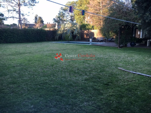 Venta - Muy Linda Casa, Zona De Playa Mansa, Gran Terreno Y Barbacoa- Ref: 1417