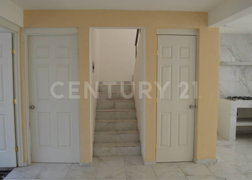 Se Vende Casa Duplex En Tizapan San Angel. A Una Cuadras De Plaza Loreto.