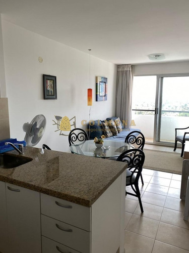 Apartamento 1 Dormitorio , 1 Baño Servicios- Ref: 2451