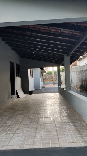 A Casa Tem 2 Quarto , 1 Banheiro