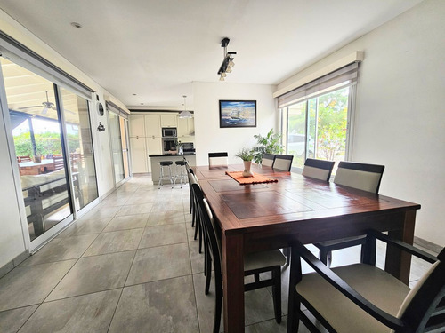 Venta Casa 6 Ambientes La Cesarina Pileta Climatiz