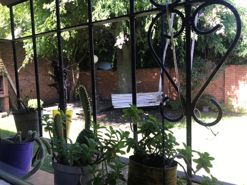 Venta Chalet 4 Amb En Constitución Con Parque - Excelente Entorno (toma Permuta Por Depto En Edificio Moderno)