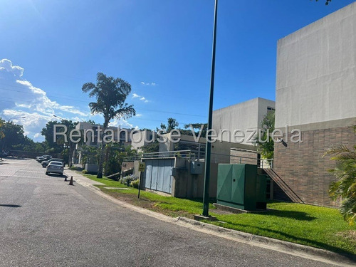 Dennymar, Alquila Bello Y Amplio Twonhouse, Al Este De La Ciudad, Brindándote La Oportunidad De Vivir Con Tu Familia En Ambientes Seguros Y Lleno De Comodidades Semi/amoblado B56986 Contáctame B