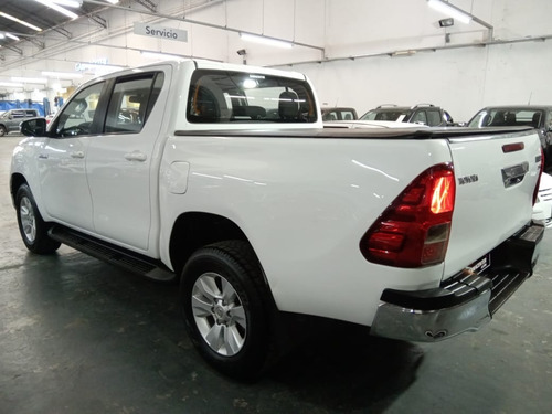 Imagen 5 de 25 de Toyota Hilux Srv 4x2 Aut