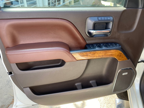Imagen 9 de 13 de Chevrolet Cheyenne Hihg Country Modelo 2015