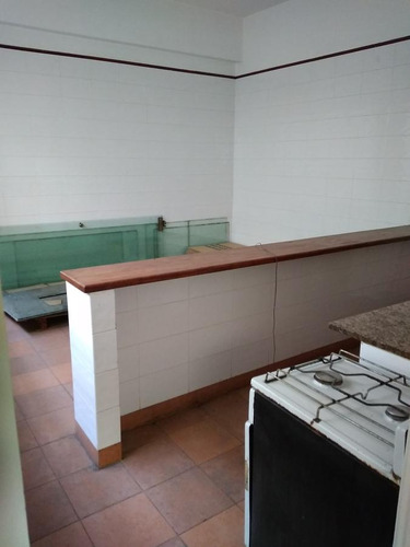 Retasado Gran Local En San Telmo 2000 M2 900 M2 De Terraza. Eeuu Y Defensa.