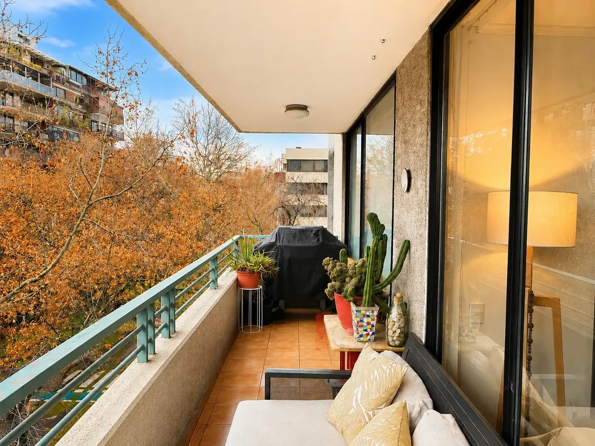 Imagen 1 de 10 de Amplio Y Con Gran Terraza, En Barrio Silencioso!!