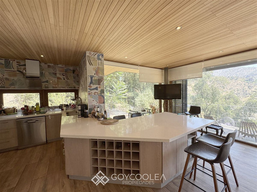 Casa En Venta De 3 Dorm. En Lo Barnechea