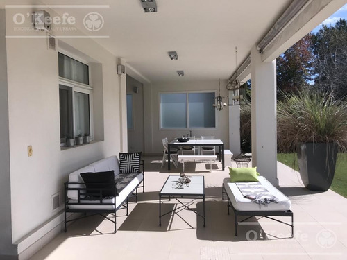 Imagen 9 de 30 de Impecable Casa En Venta Con Fondo Al Golf En Abril Club De Campo