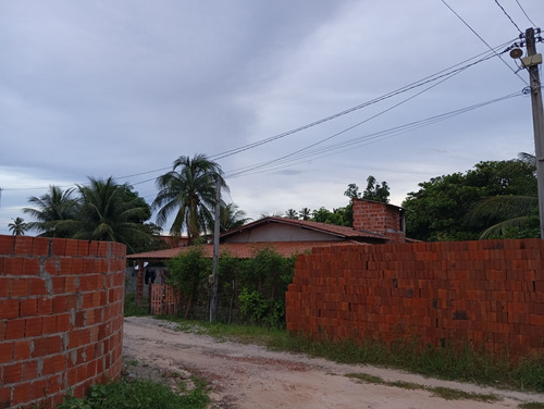 Pequeno Sítio Com Uma Casa De Dois Quartos, Sala, Cozinha
