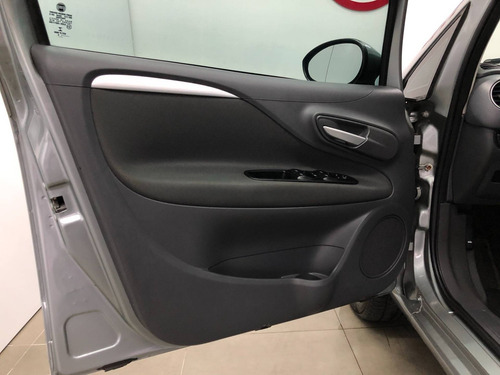 Fiat Punto 1.4 Attractive 8v Flex 4p Manual