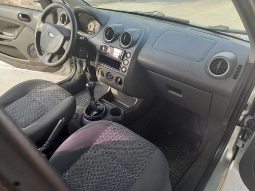 Ford Fiesta Sedan 1.6 Flex 4p 2005