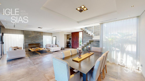 Casa En Venta Al Río 3 Dormitorios En El Yacht, Nordelta