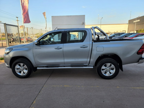 Imagen 7 de 10 de Toyota Hilux Sr 4x4