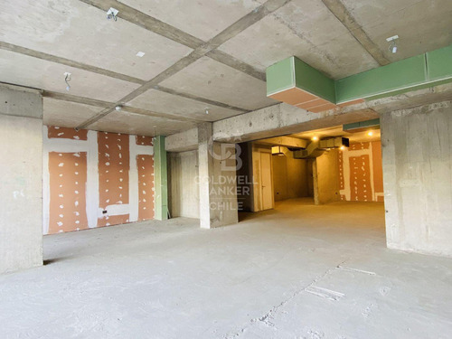 Local Comercial Con Alto Tráfico Y Frente Vidriado