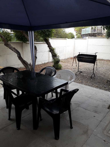 Casa De 2 Pisos A 50 Metros De La Playa Totalmente Equipada.