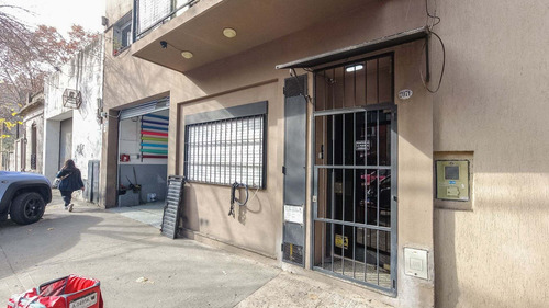 Imagen 4 de 16 de Edificio En Block, Galpón Más 4 Deptos Paternal