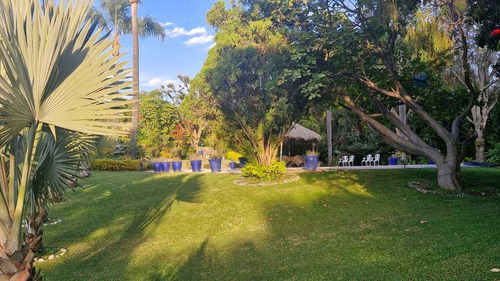 Inigualable Residencia En Venta En Jardines De Ahuatepec, Cuernavaca