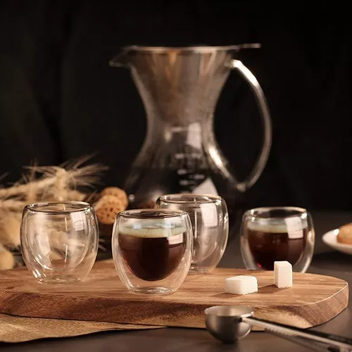 Seis vasos térmicos de vidrio con doble pared para tomar el café