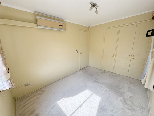 Casa En Arriendo De 5 Dorm. En Huechuraba