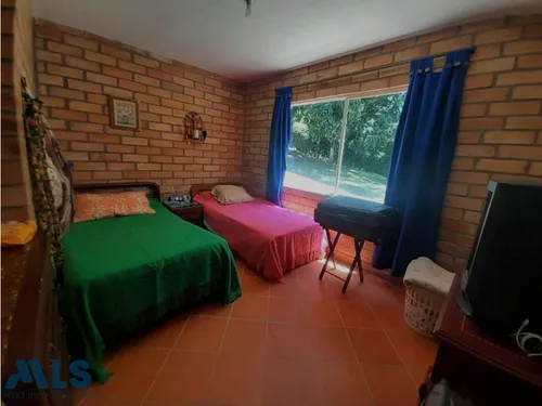 Finca Independiente En V. La Miranda Con Excelente...(mls#252449)