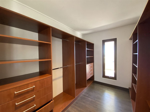 Casa En Venta De 4 Dorm. En Colina