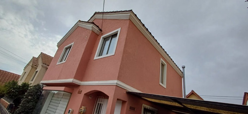 Casa En Barrio Residencial Con Jardín Terraza Techada