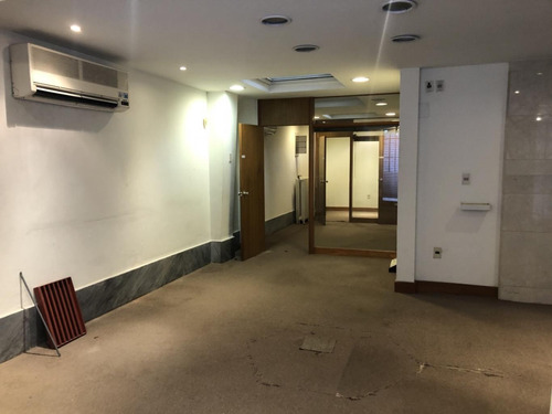 Imagen 11 de 15 de Gran Edificio De Oficinas En Ciudad Vieja