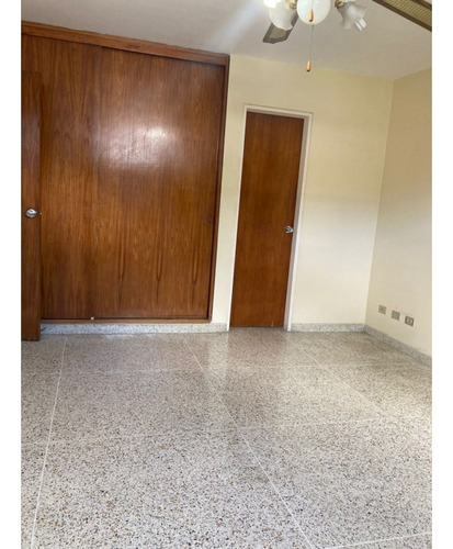 Piedra Azul. Venta Casa 189m2 3h+s/2.5b/1p. 2341