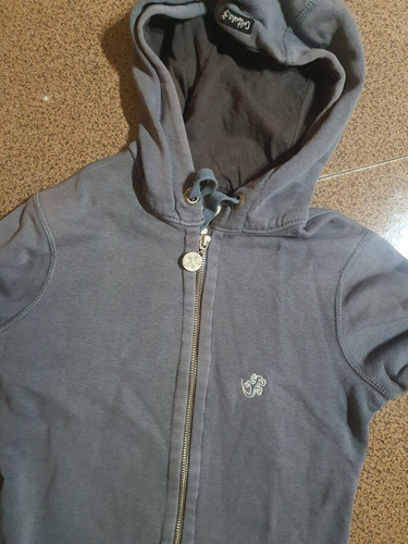 Campera Marca Cultura Talle S Color Gris