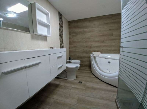 Imagen 12 de 24 de Mary Castro Vende, Town House Villa Del Bosque .