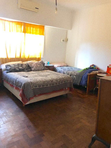 Casa En Venta Ubicado En Parque Avellaneda, Capital Federal