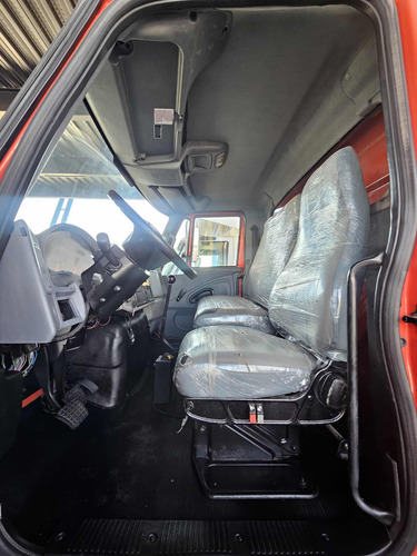 International 4300 Modelo 2007 Volteo 7 Metros