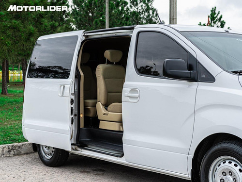 Imagen 22 de 25 de Hyundai H-1 2.5 Gls 12 Asientos | Permuta / Financia