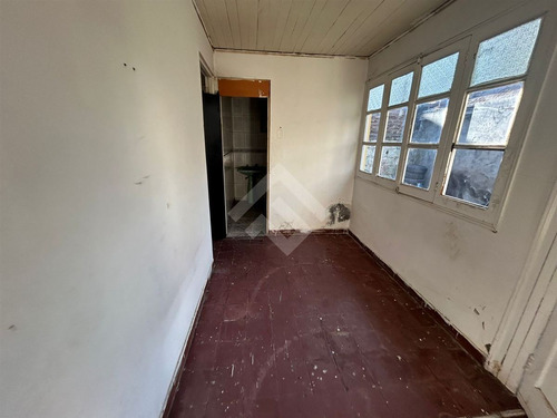 Casa En Venta De 5 Dorm. En La Cisterna
