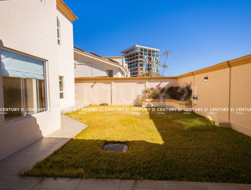 Casa En Venta En Fraccionamiento Rincon De Las Lomas Chihuahua, Chih.