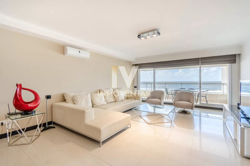 Moderno Apartamento De 3 Dormitorio Y Dependencia Frente Al Mar, Playa Brava