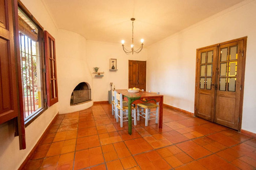 Venta Casa 2 Dorm Con Amplio Jardín En Santo Tomé